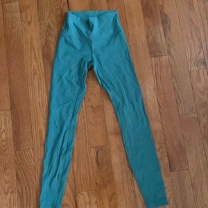 Lululemon size 4 Wunder Under pants Hawaii